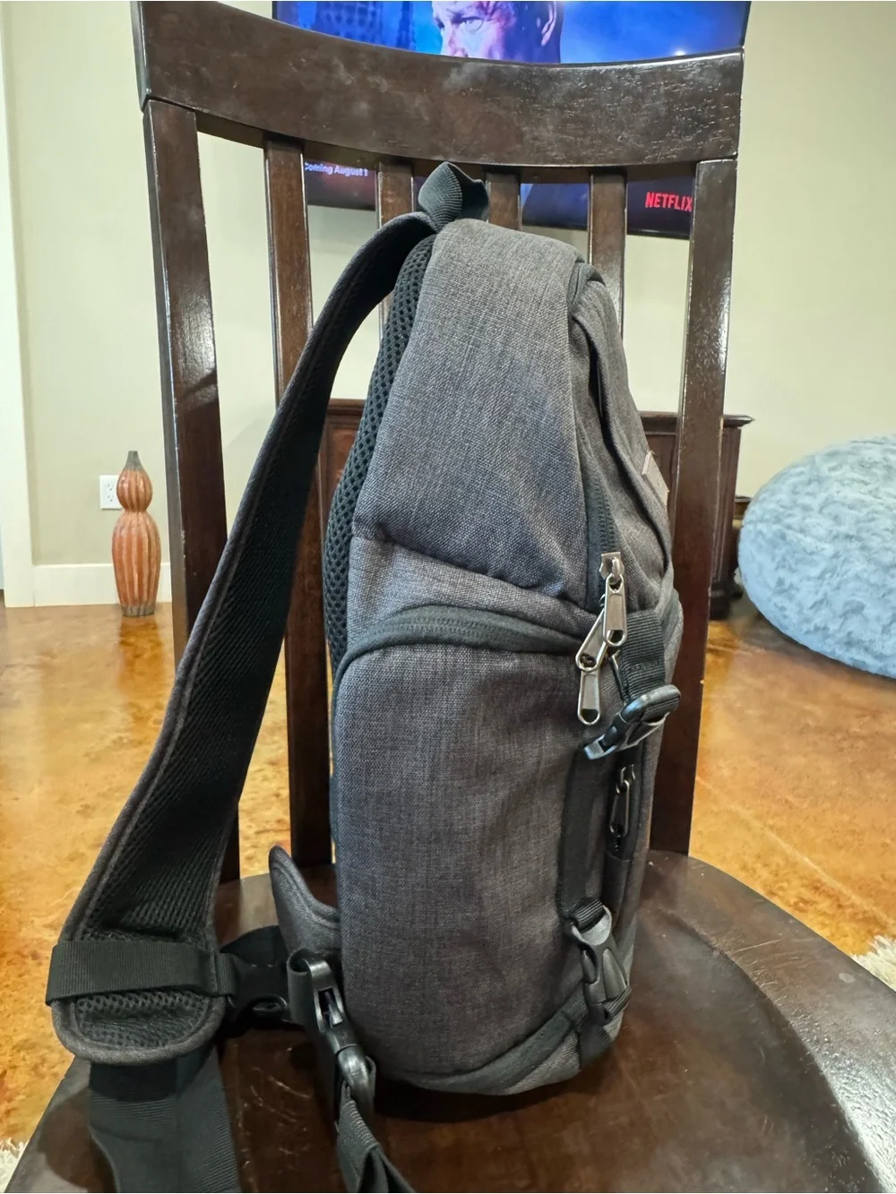 MOSISO Insulated Men's Gray Sling Backpack - Compact Everyday Bag
